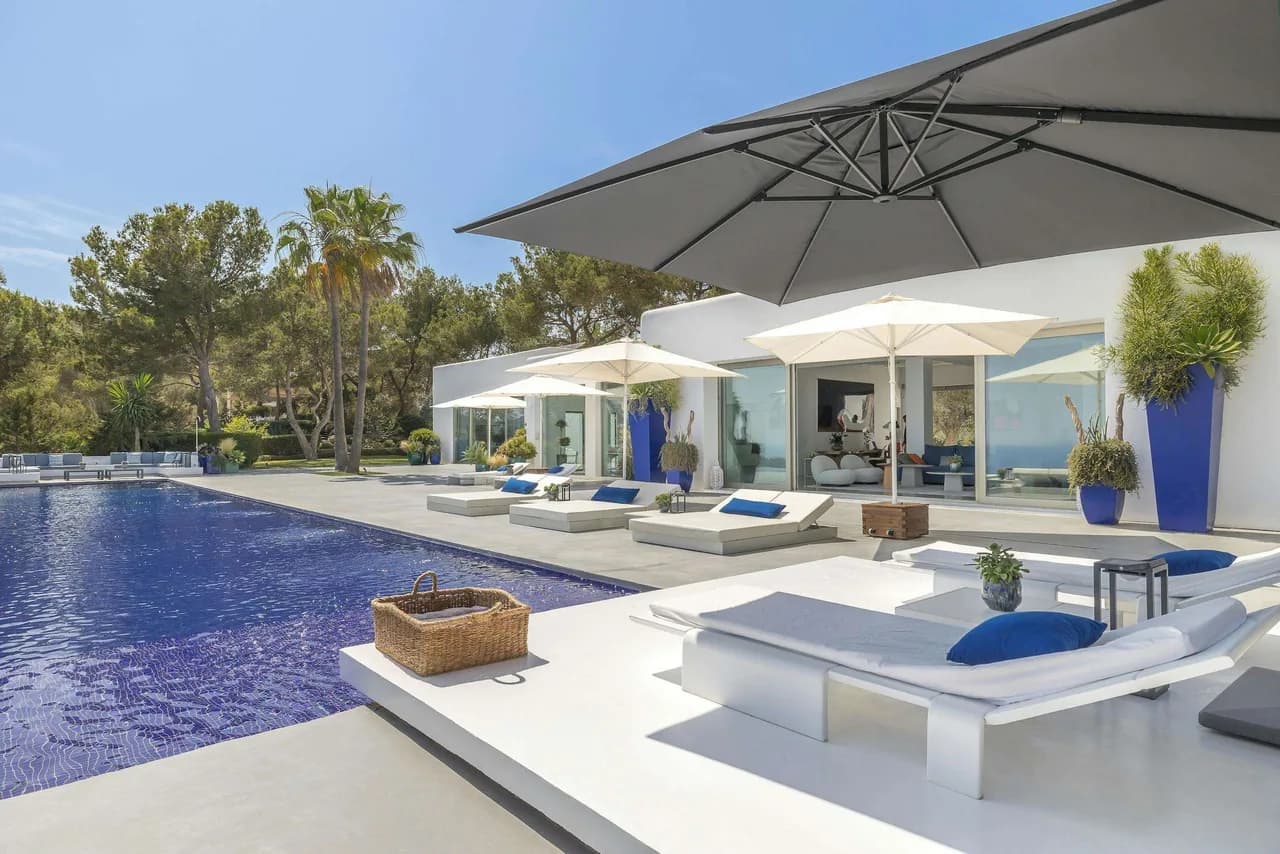 Luxury Coastal Escape With Private Pool photo 4