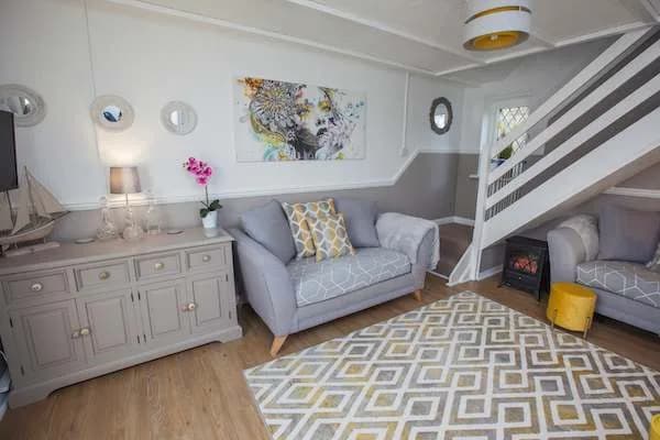 Poachers Cottage & Old Tom Cottage | Sleeps 12 | Dog Friendly | Pool, Tennis & Family Facilities
