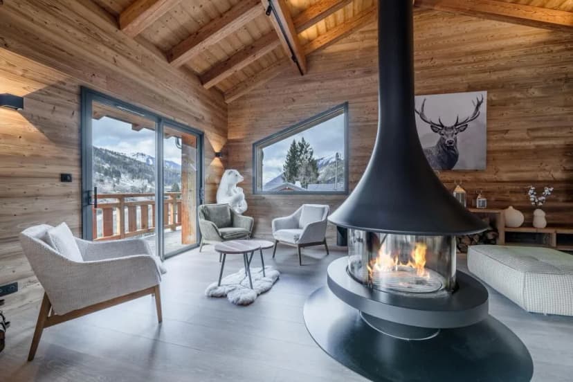 Elegant Alpine Chalet with Lift, Ensuite Bedrooms