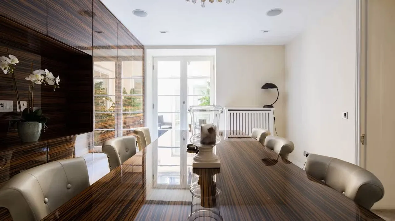 Kensington Victorian Mansion photo 2