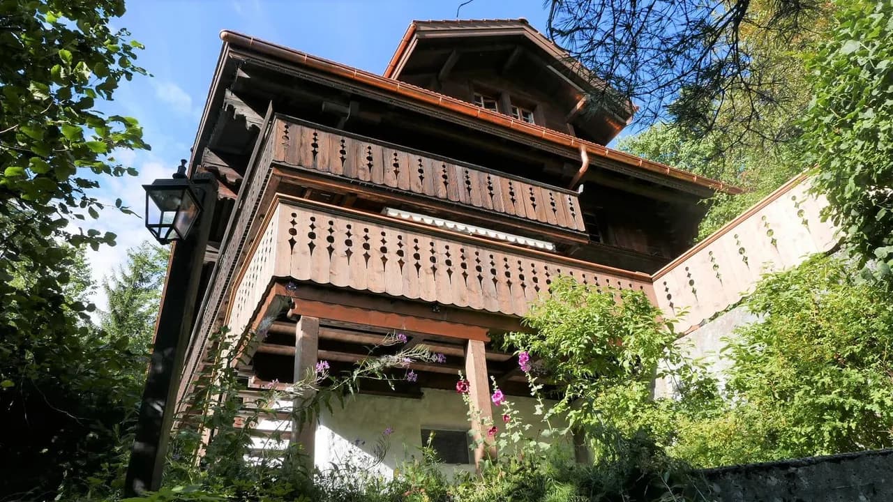 Bright Chalet Near Gstaad Village Center