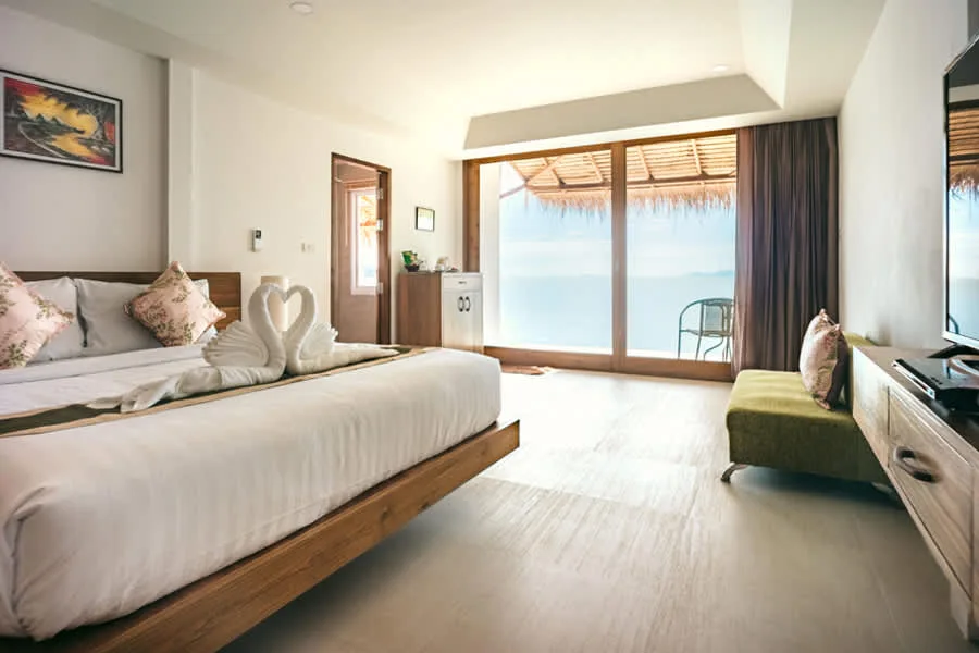 Elegant Beachfront King Suite Escape photo 3