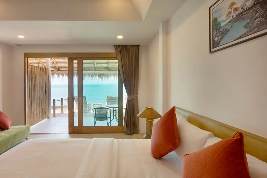 Elegant Beachfront King Suite Escape photo 5