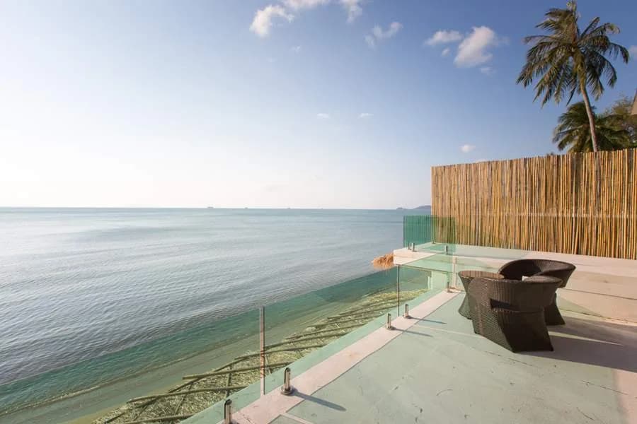 Sophisticated Beachfront Suite Retreat photo 5
