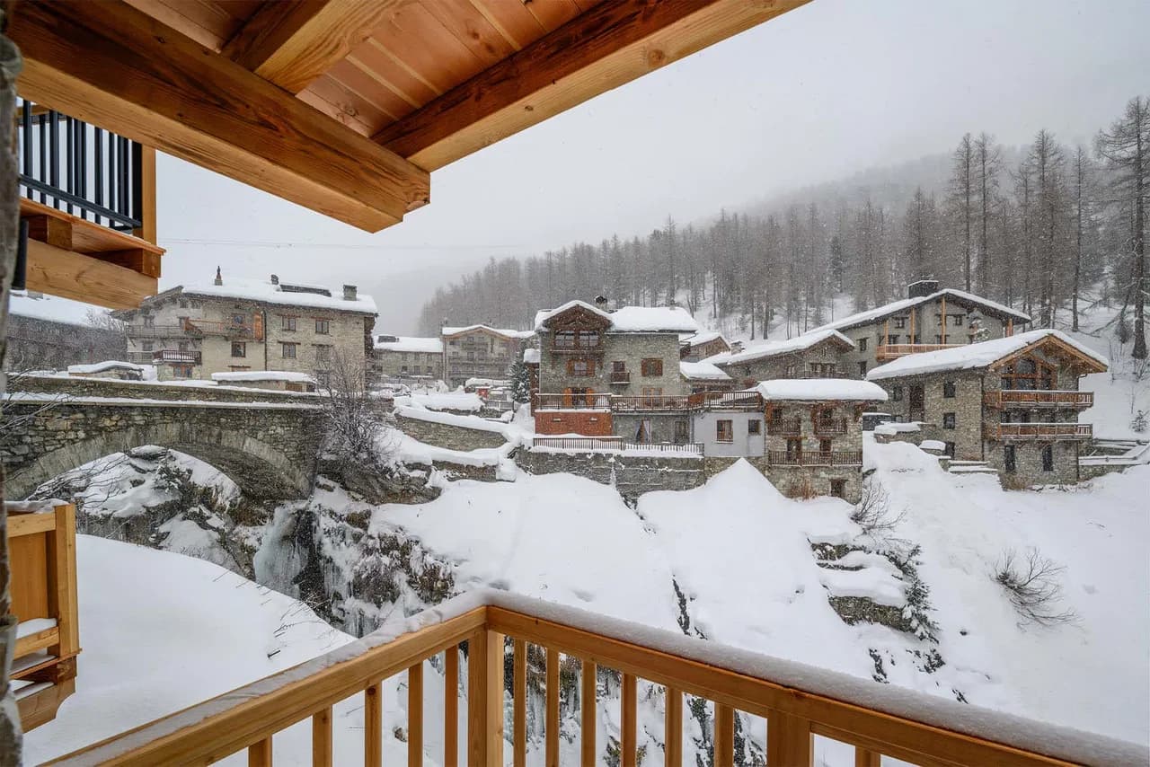 Luxury Alpine Chalet with Outdoor Jacuzzi photo 5