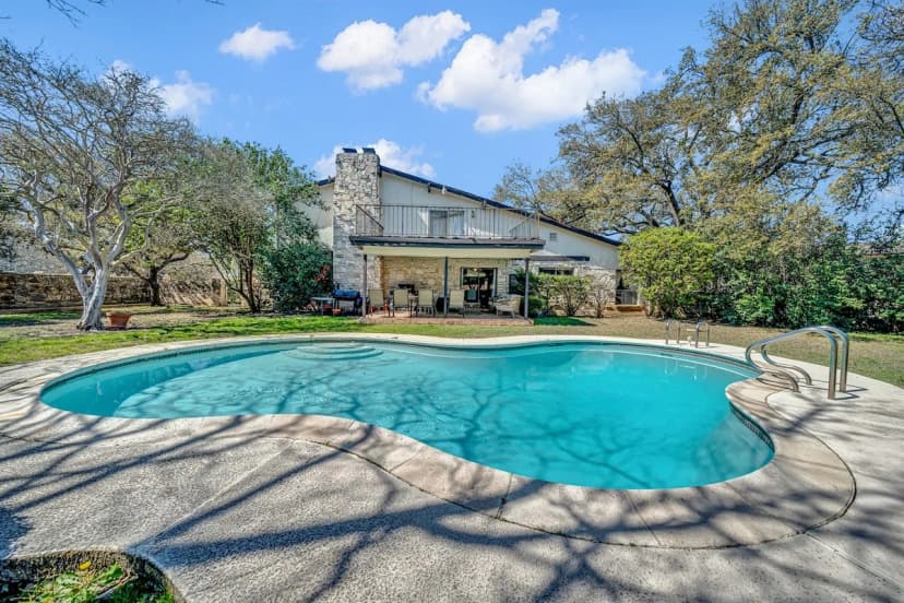 4BR Home with Pool, Grill, Sleeps 12 Near AFB