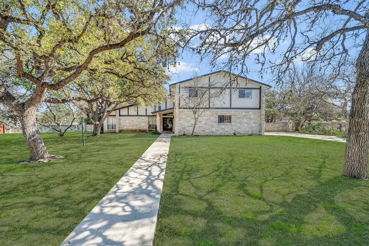 Spacious Four Bedroom Villa in San Antonio photo 5