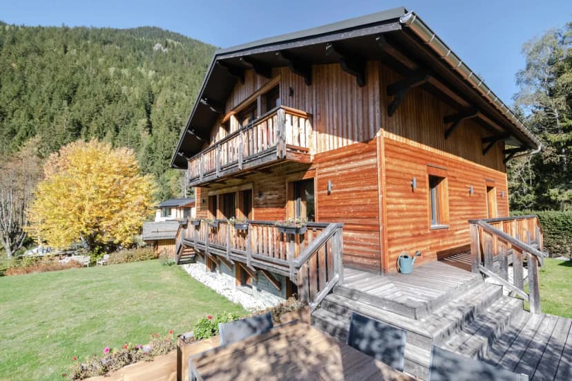 Modern Alpine Retreat Near Ski Slopes