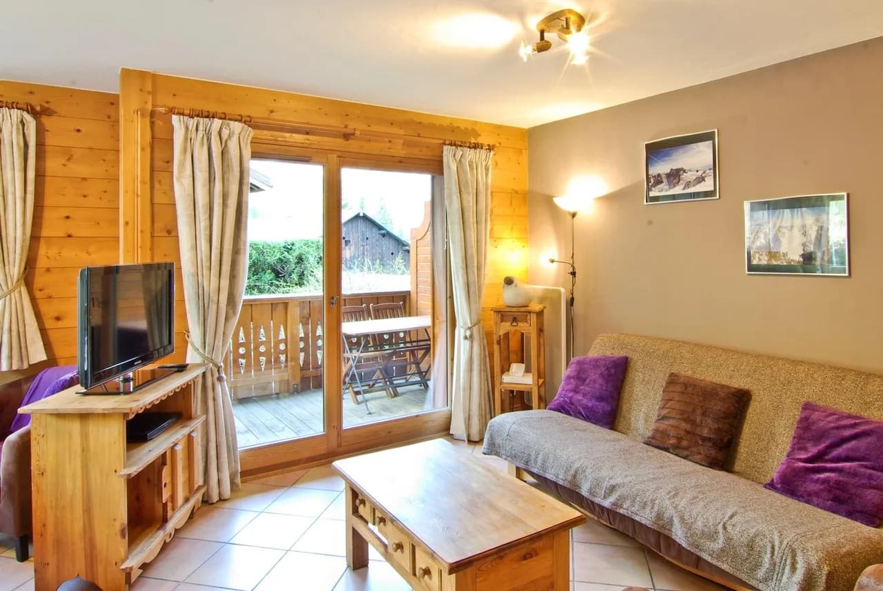 Bright Alpine Stay With Mountain Views photo 2
