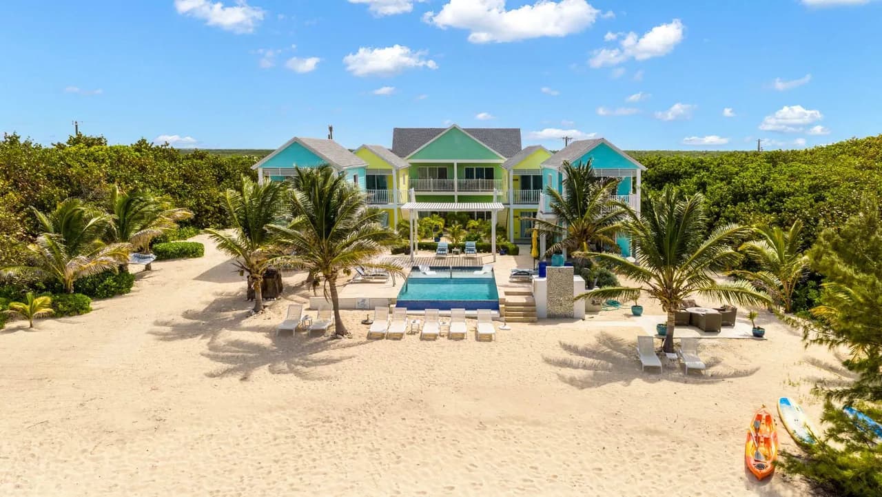 Beachfront Twelve Bedroom Villa in Gun Bay photo 2