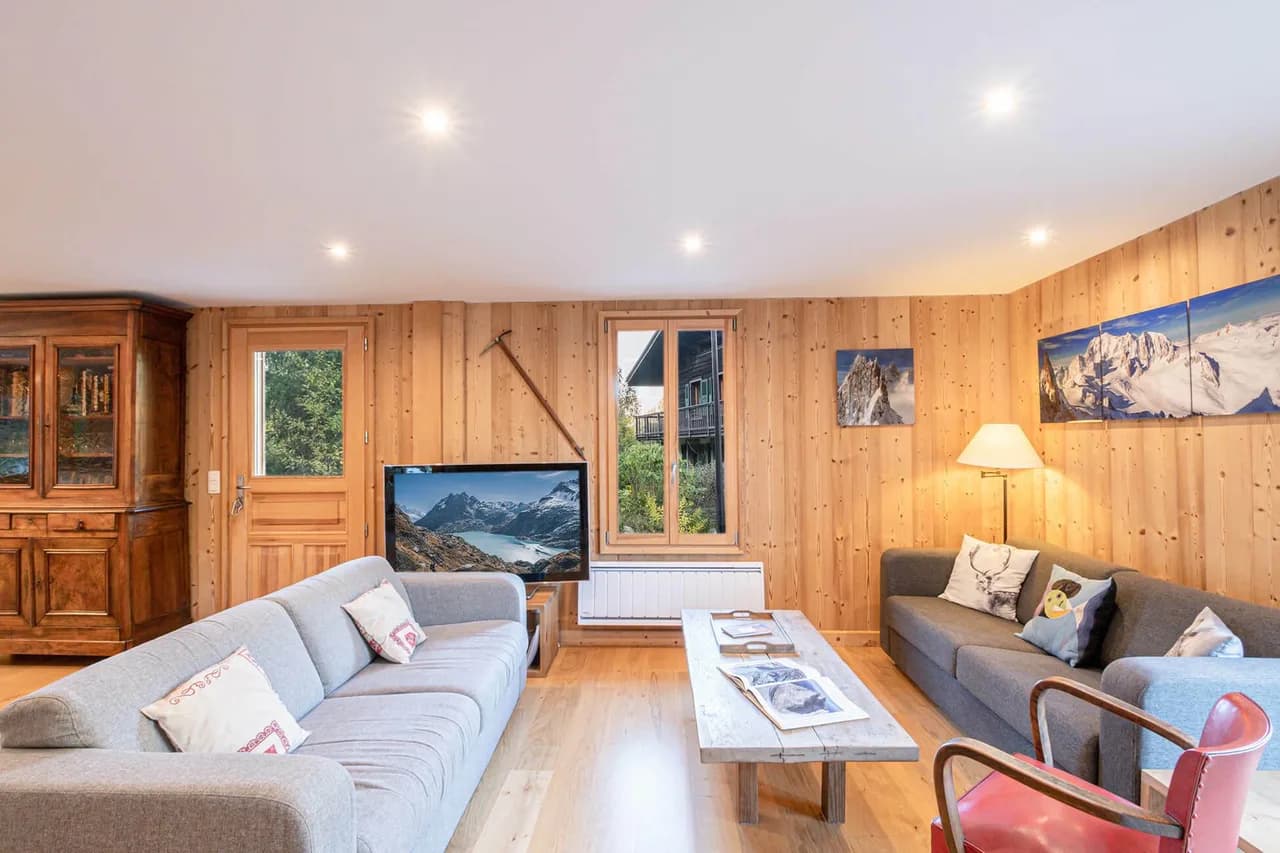 Warm Mountain Chalet Near Ski Lifts photo 2