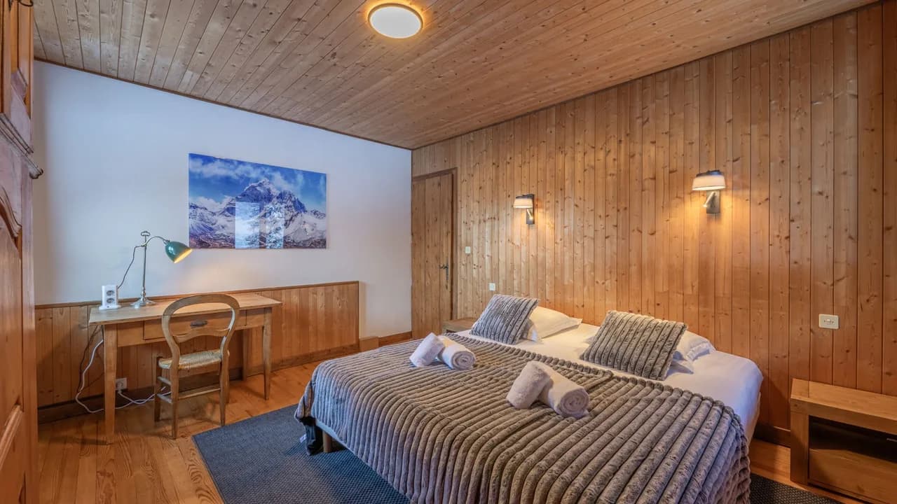 Mountain Getaway With Panoramic Peak Views photo 2