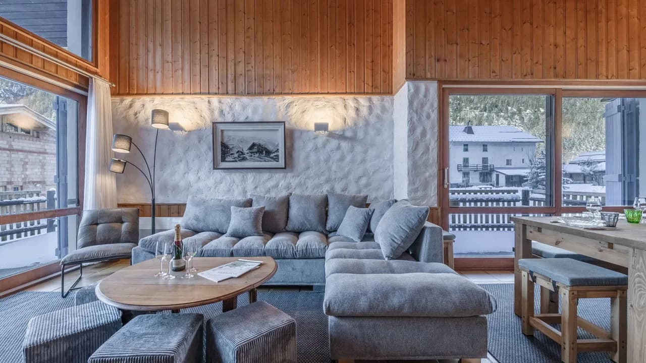 Mountain Getaway With Panoramic Peak Views photo 3