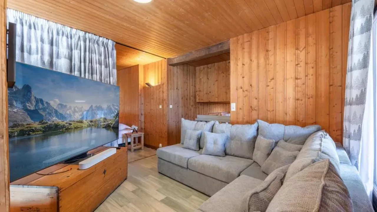 Mountain Getaway With Panoramic Peak Views photo 4