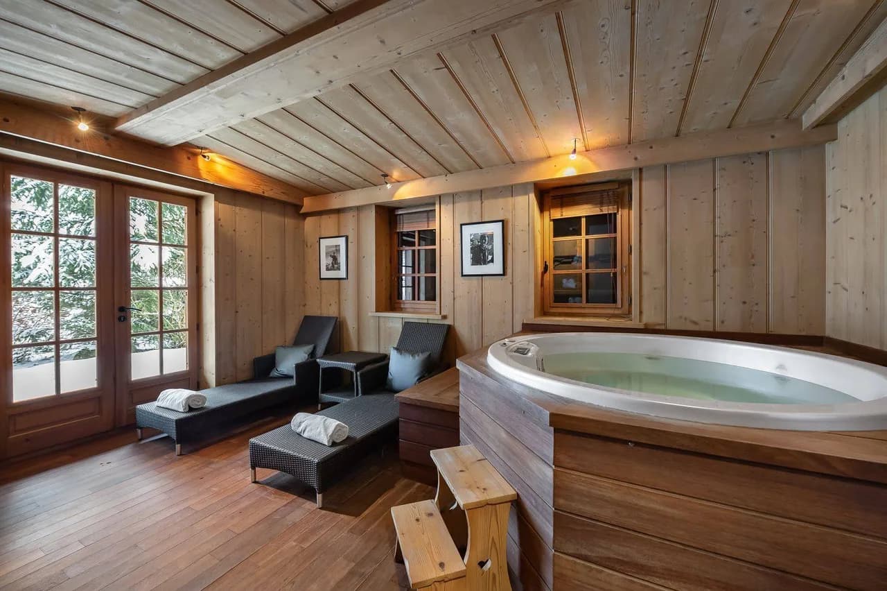 Stylish Chalet Featuring Sauna and Jacuzzi photo 3