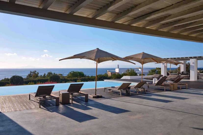 Mediterranean Reflections Villa in Lolantonis, Par
