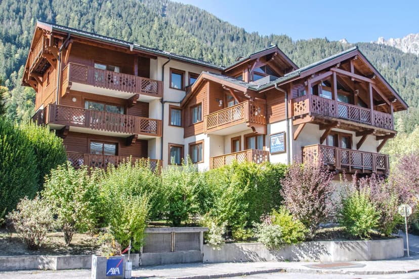 Scenic Mountain Apartment With Private Bathrooms