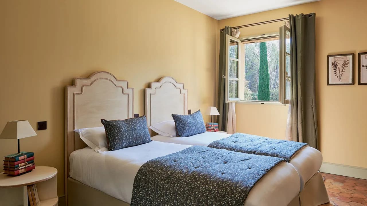 Serene Retreat Surrounded by Lavender Fields photo 3