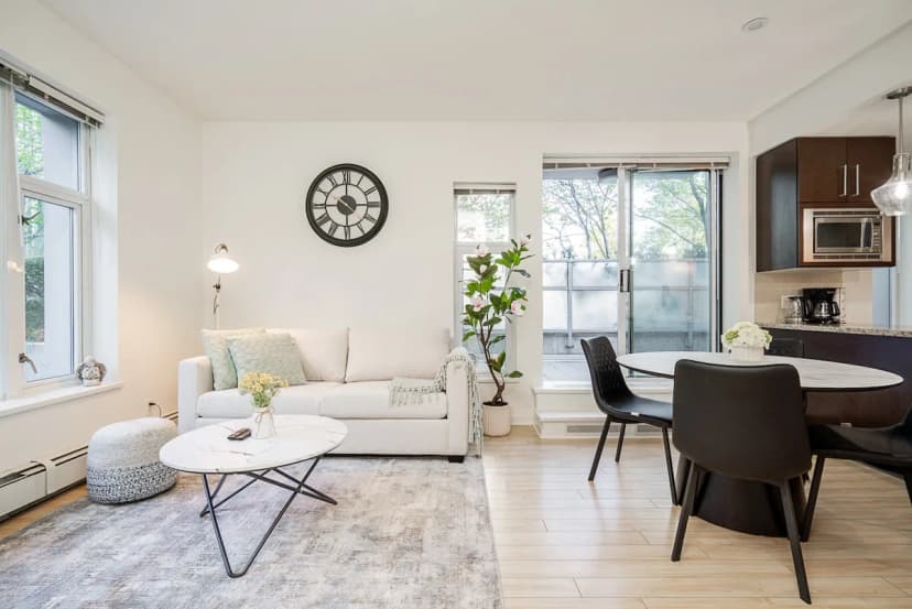 Modern 3BR 4 Beds Prime Downtown Spot