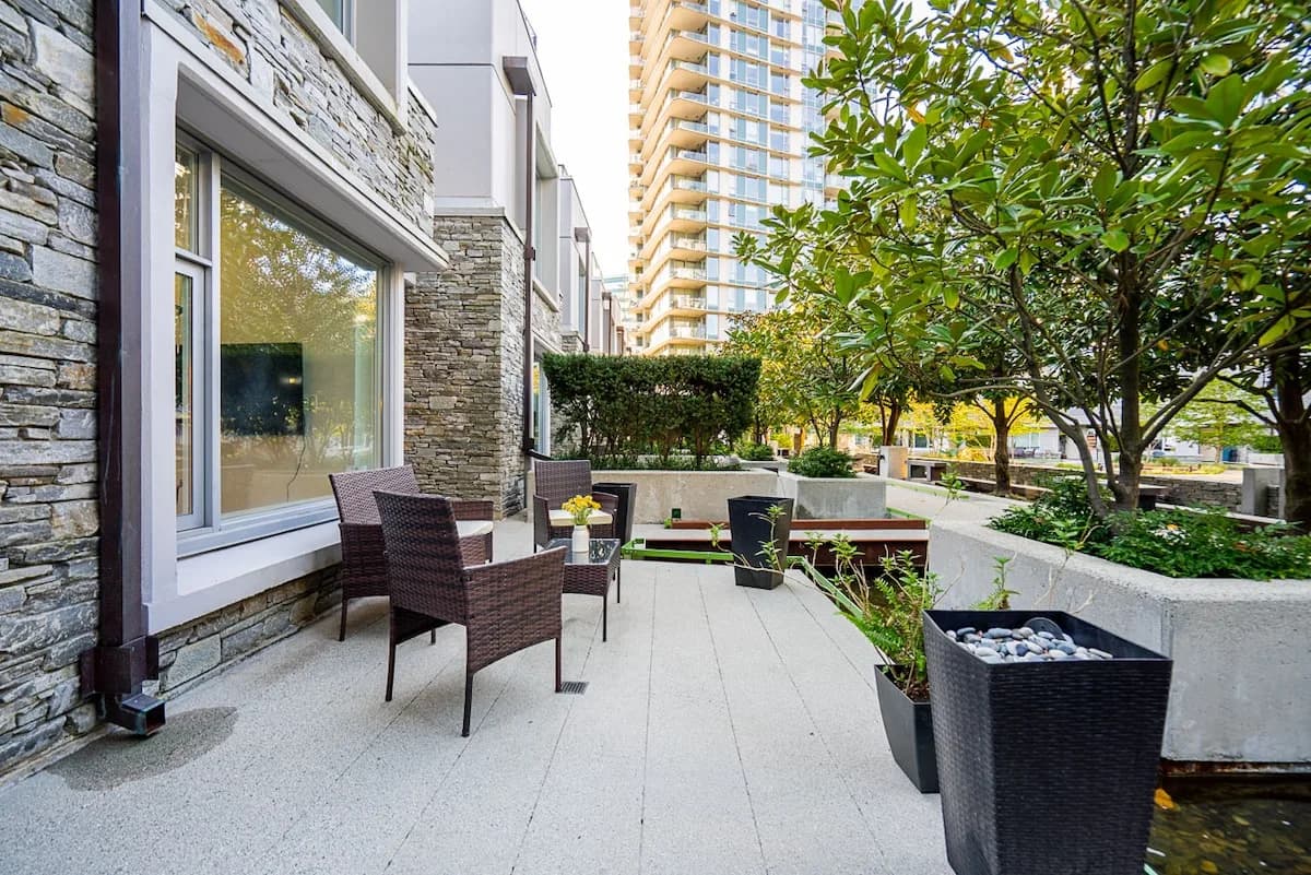 Modern Three Bedroom Villa in Downtown Vancouver photo 3