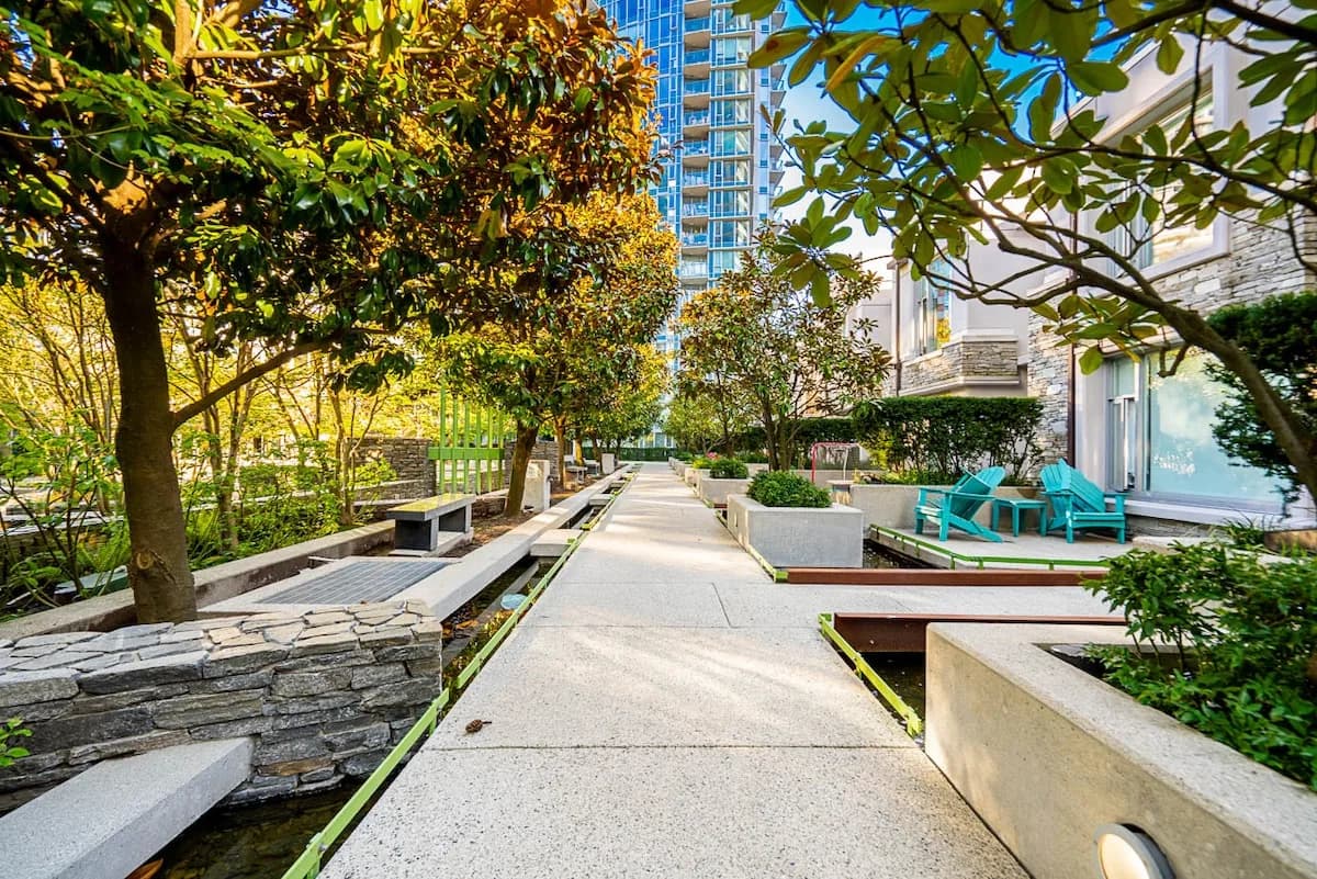 Modern Three Bedroom Villa in Downtown Vancouver photo 5