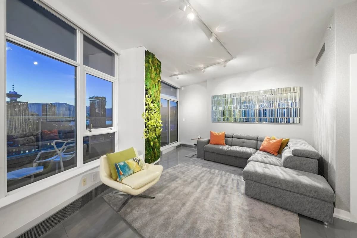 Skyview Three Bedroom Penthouse in Vancouver photo 3