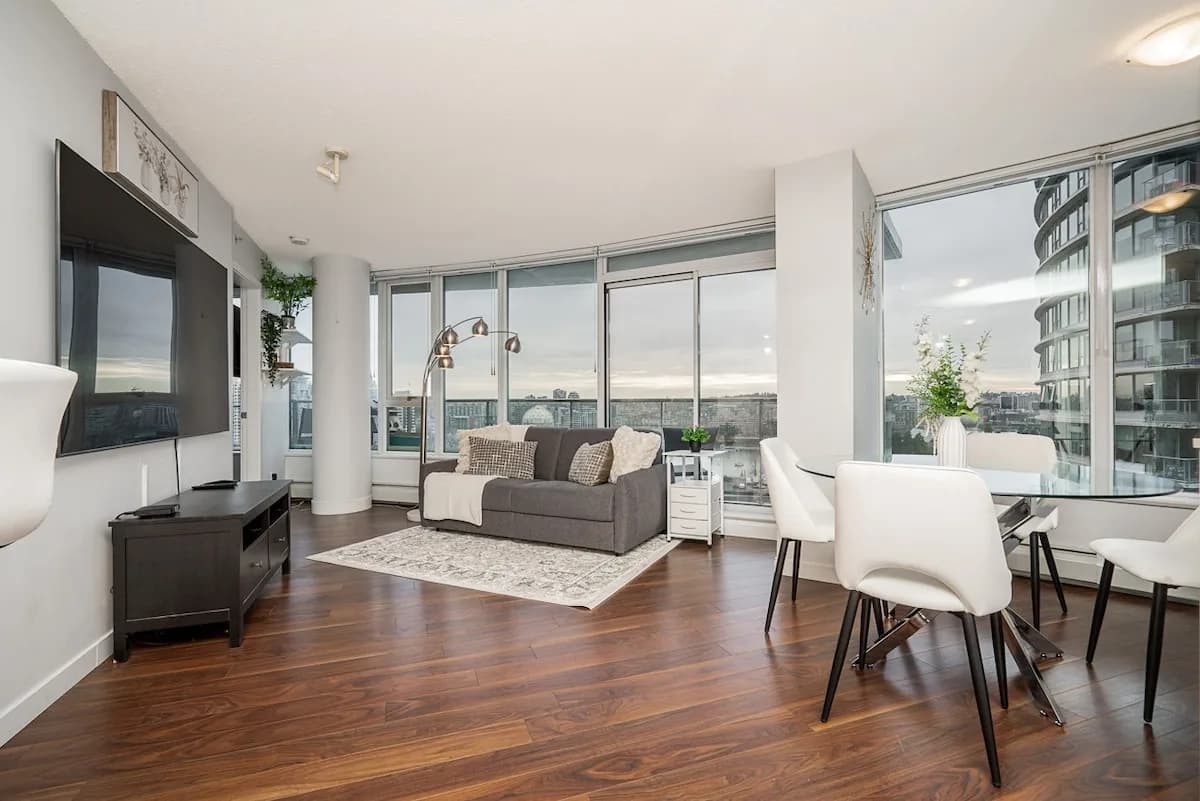 Central Two Bedroom Retreat in Vancouver