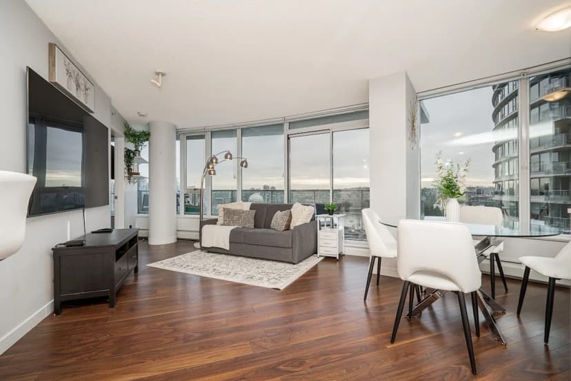 Perfect Vancouver Getaway|Central 2BR/2BA+Sofa Bed