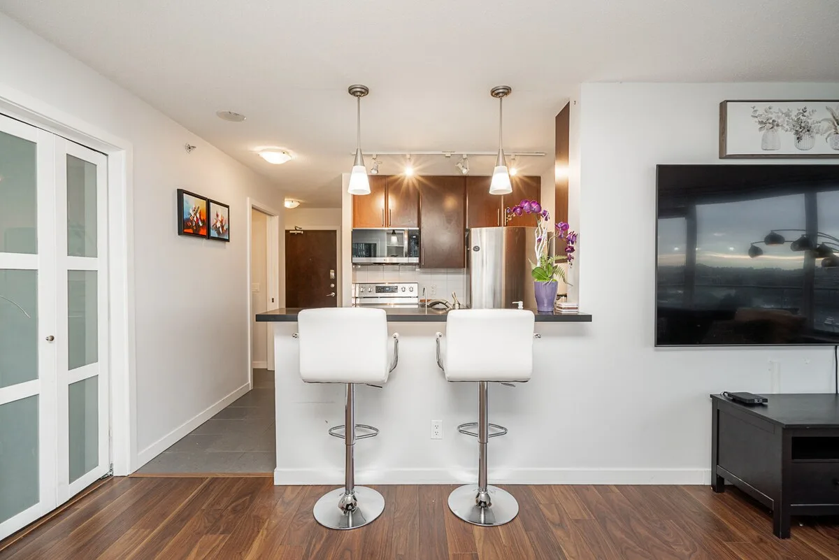 Central Two Bedroom Retreat in Vancouver photo 5