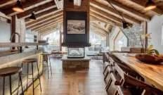 Stylish Chalet Overlooking Snowy Mountain Peaks photo 4