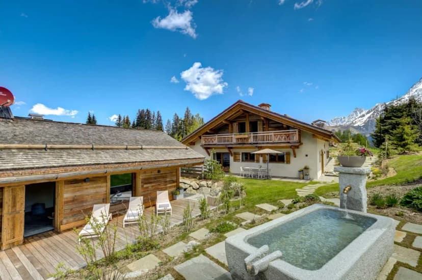 Cozy Family Chalet with Mountain Views