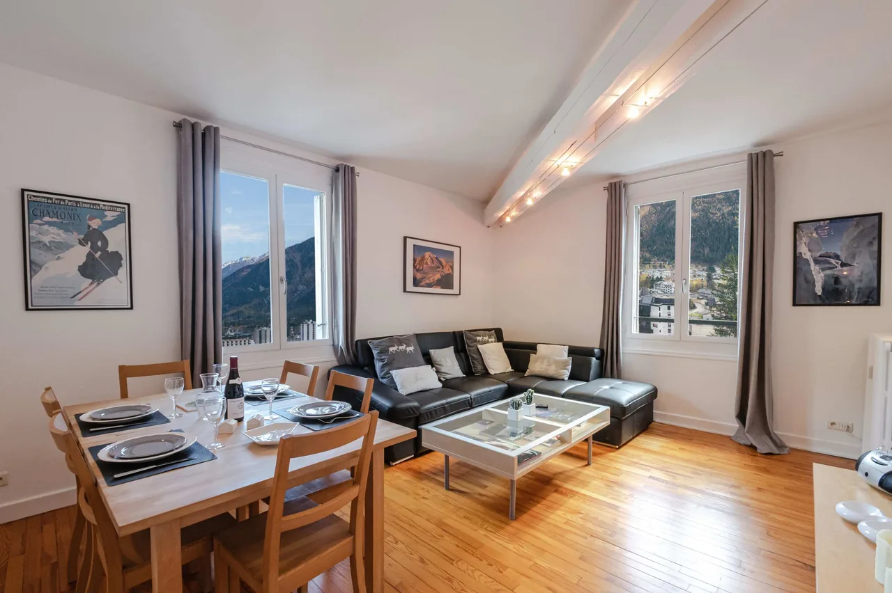 Cozy Alpine Base for Mountain Adventures photo 3