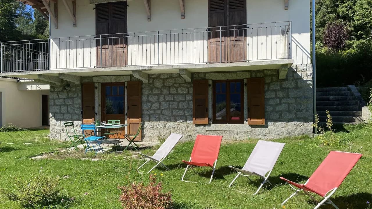 South Facing Garden With Mountain Views photo 3