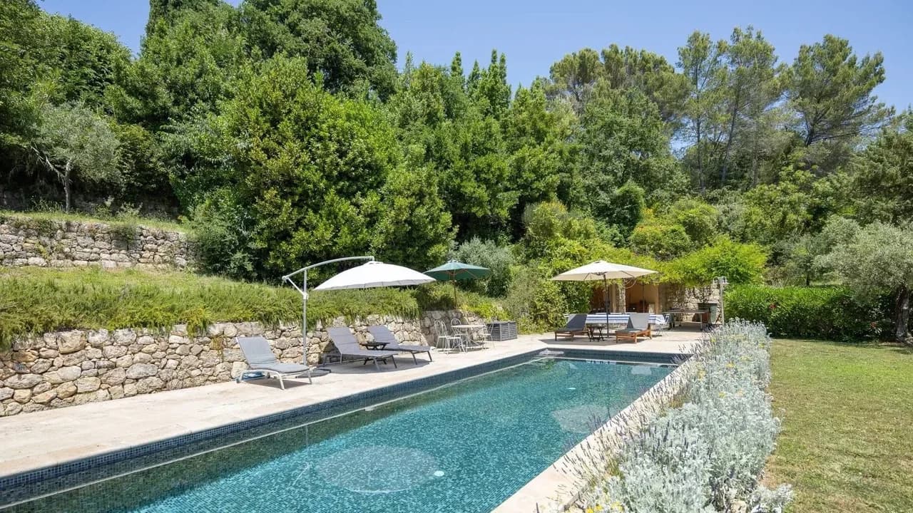 Charming Riverside Villas With Scenic Valley Views