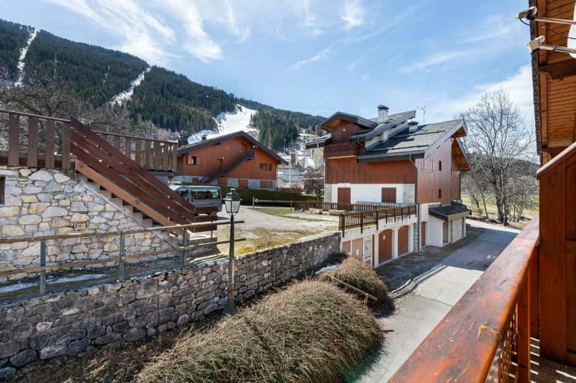 Family-friendly Chalet With Scenic Mountain Views
