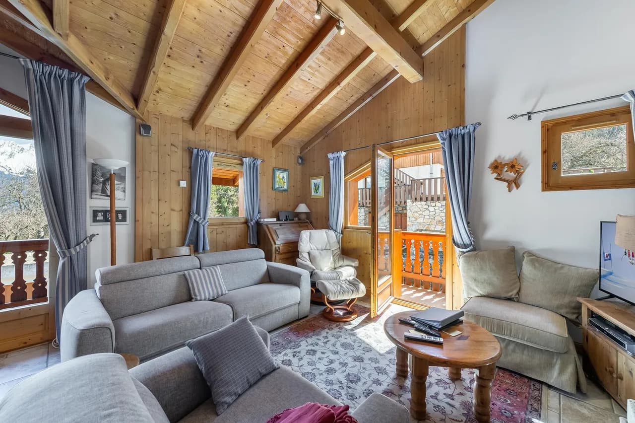 Family-friendly Chalet With Scenic Mountain Views photo 2
