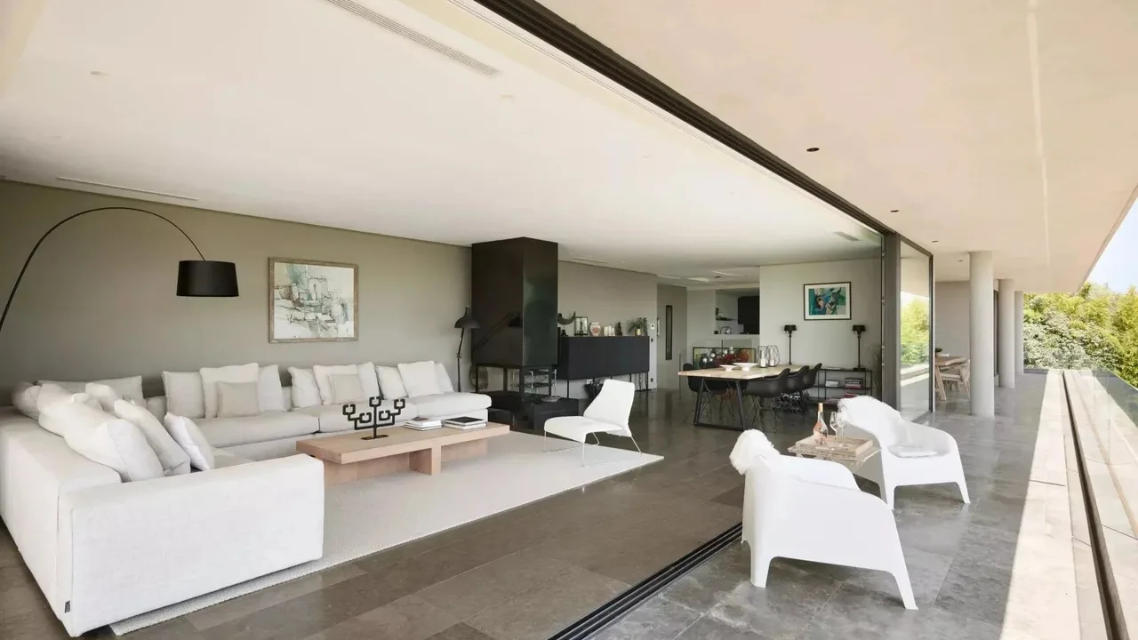 Bright Villa With Expansive Outdoor Terraces photo 2
