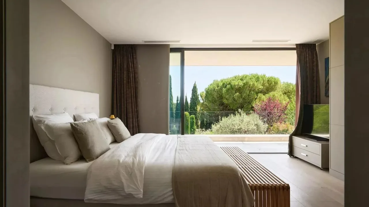 Bright Villa With Expansive Outdoor Terraces photo 3