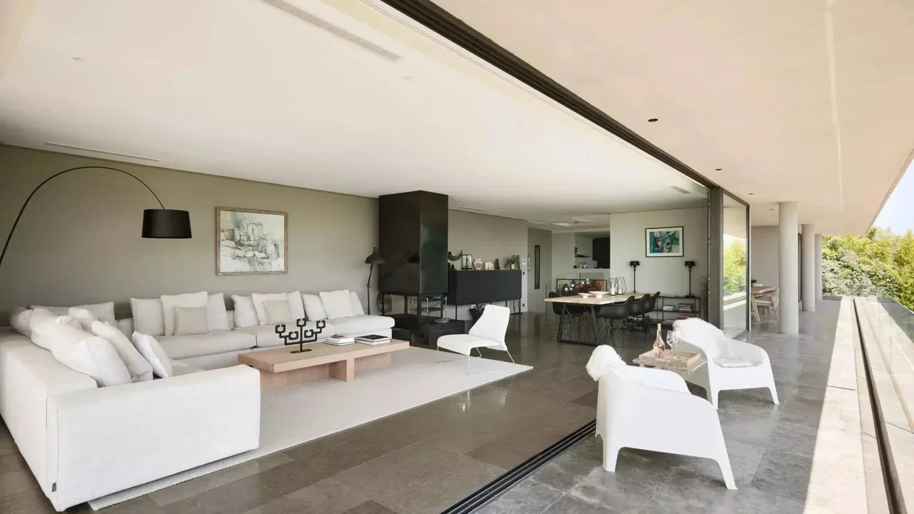Bright Villa With Expansive Outdoor Terraces photo 5