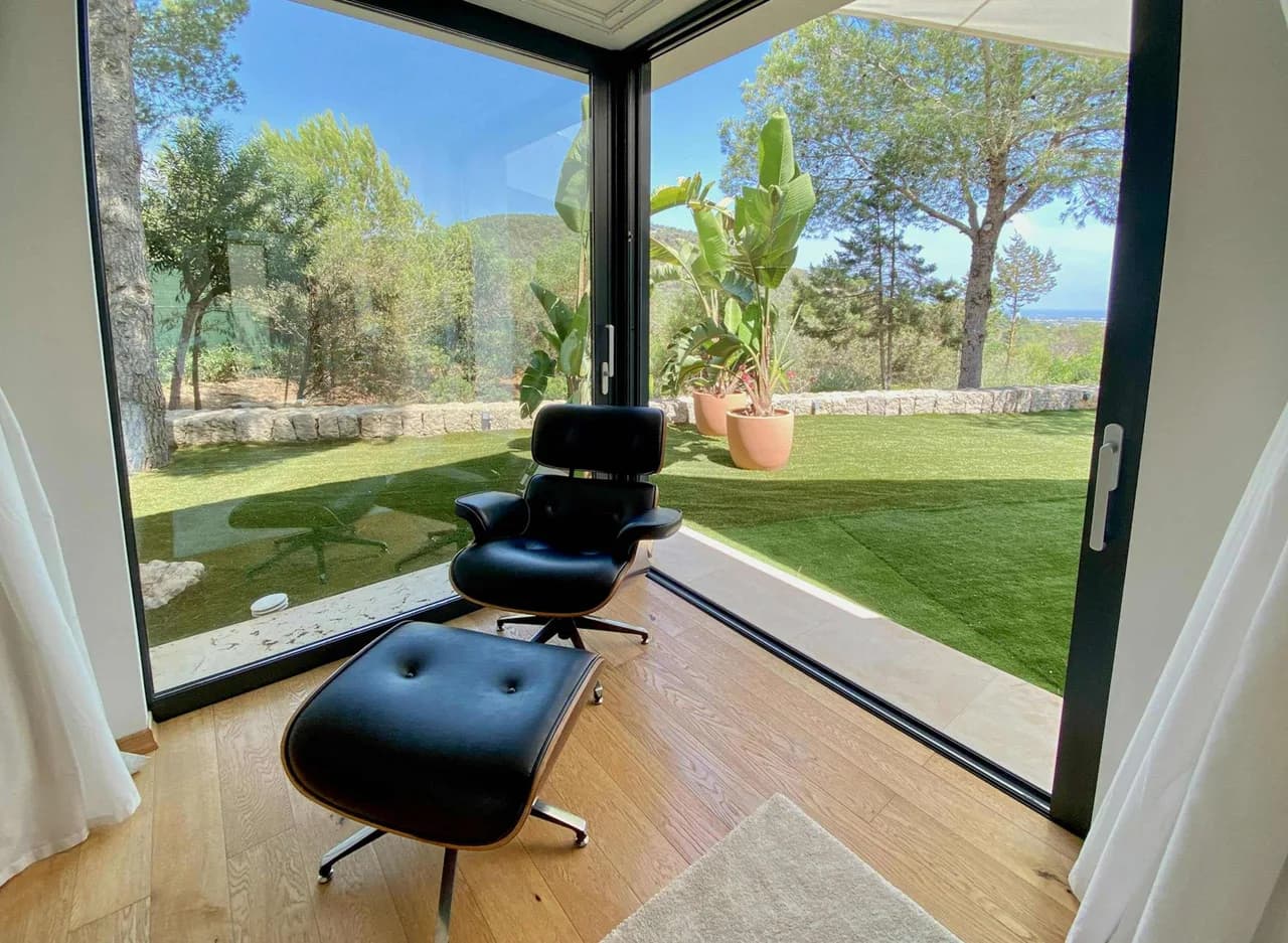 Premium Villa With Private Gated Grounds photo 3