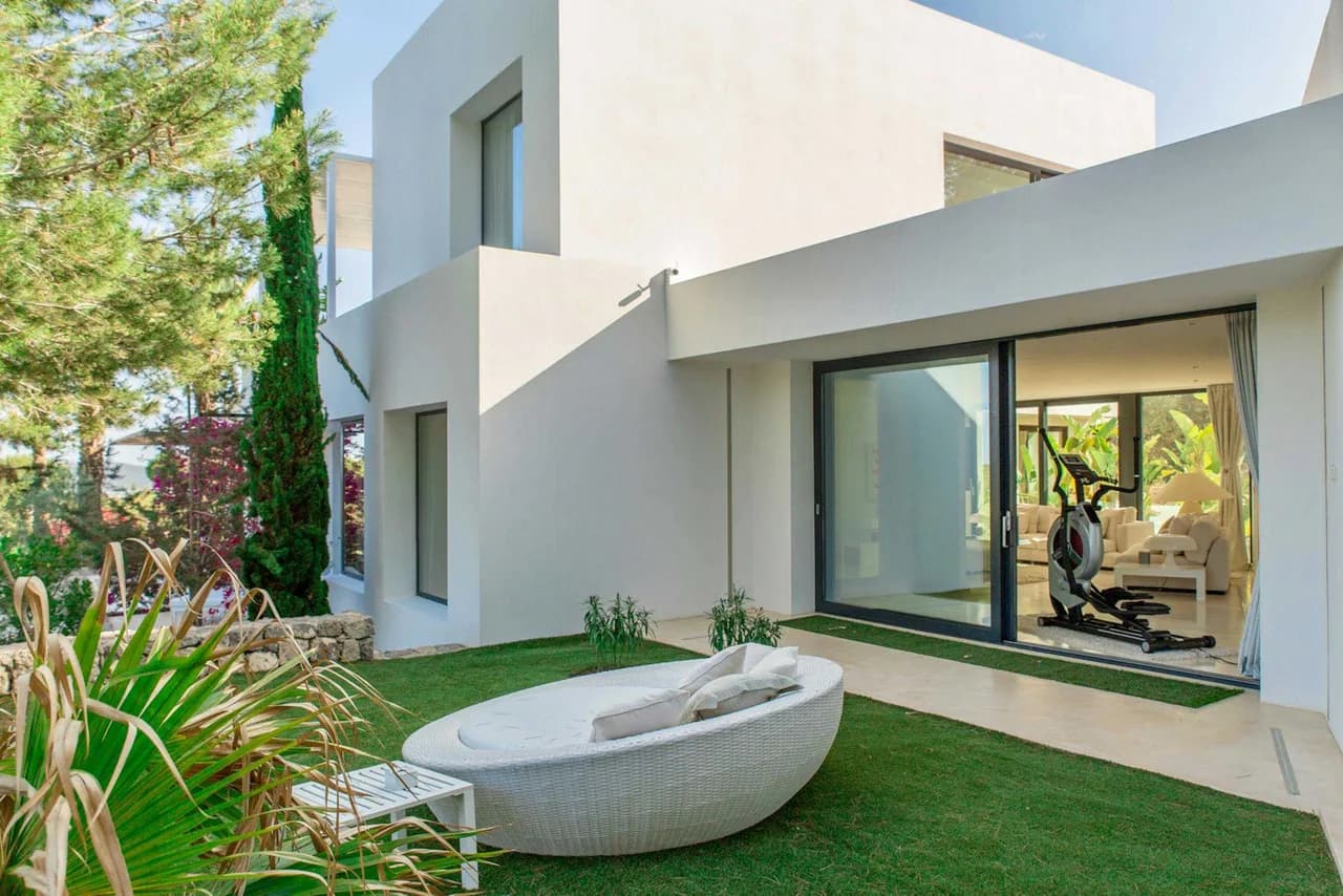Premium Villa With Private Gated Grounds photo 4