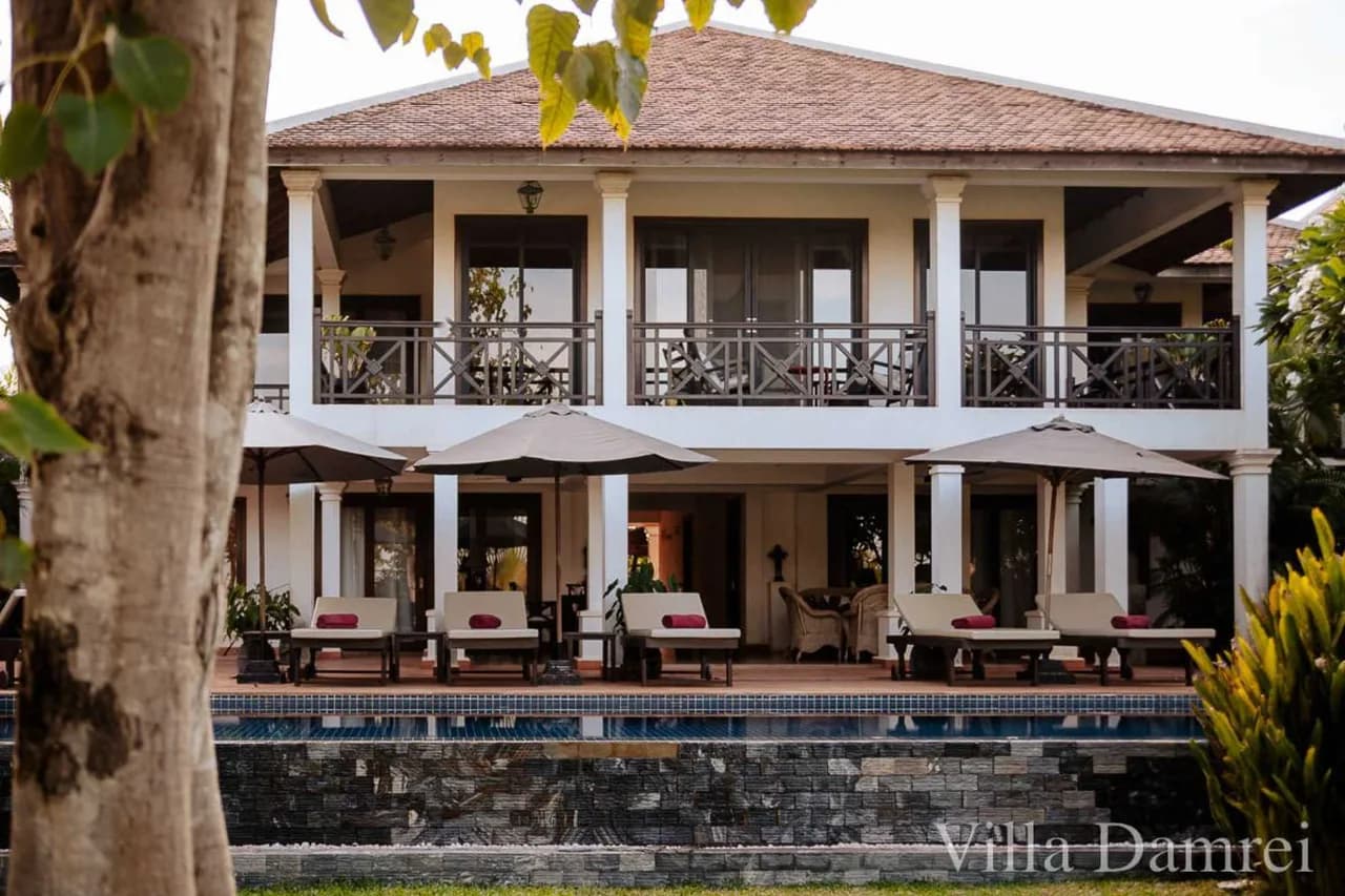 Stylish Garden Villa With Spacious Living