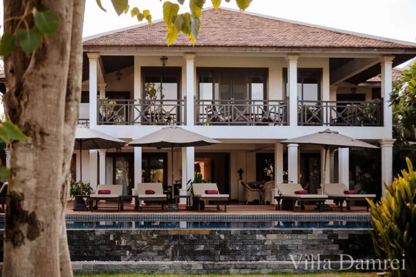 Stylish Garden Villa With Spacious Living