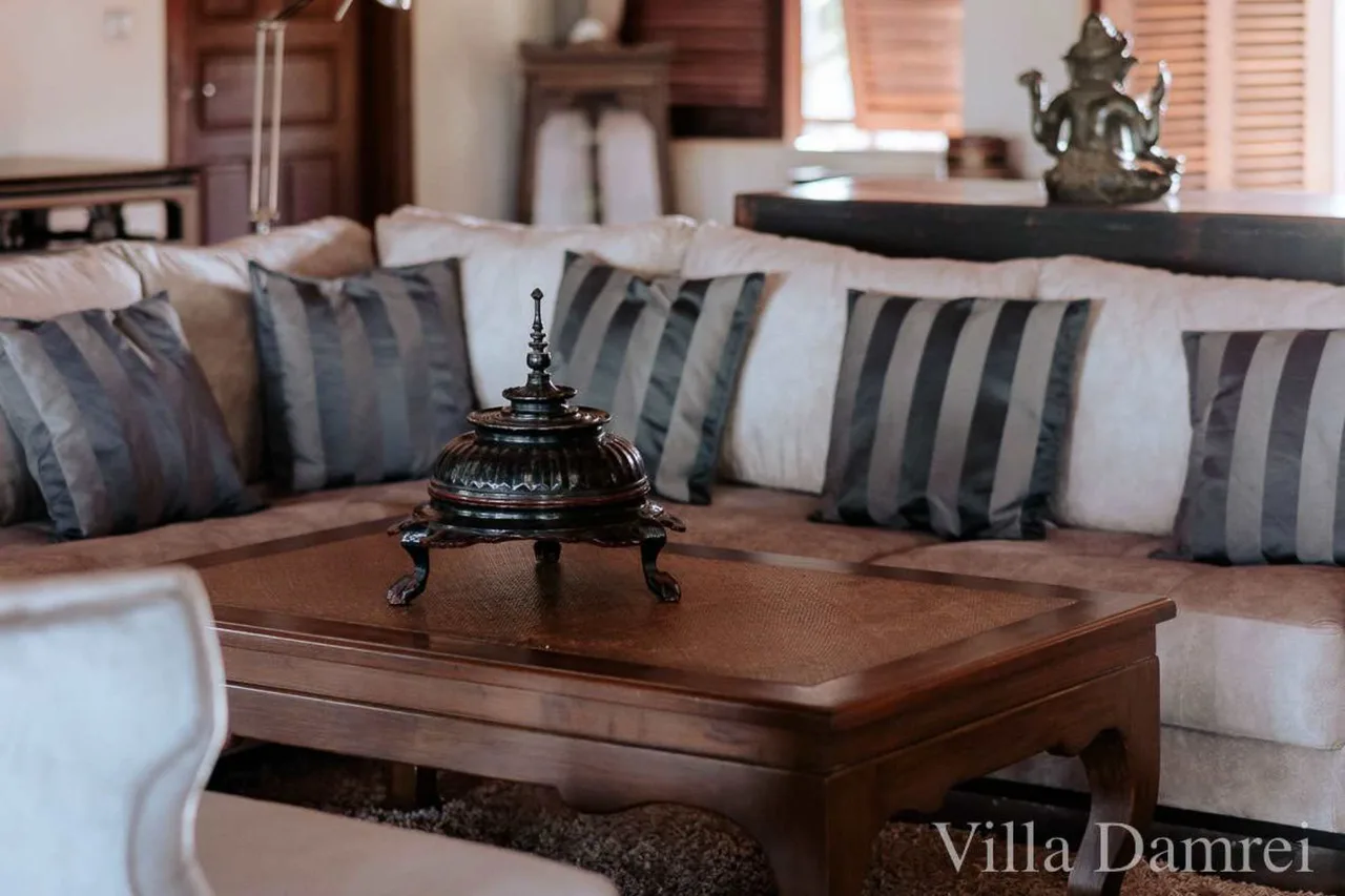Stylish Garden Villa With Spacious Living photo 3