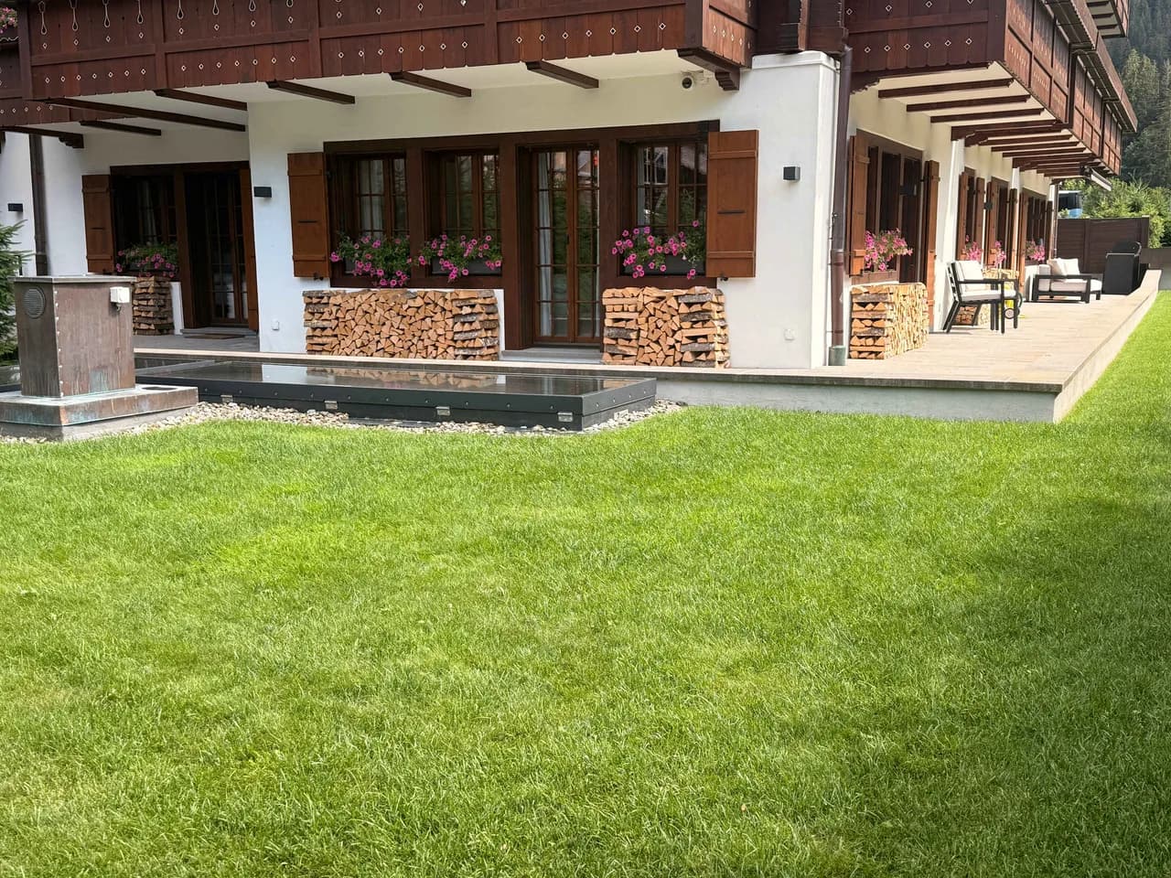 Spacious Garden Chalet With Modern Comforts photo 2
