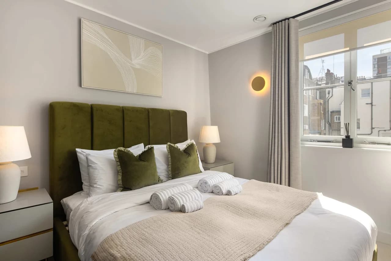 8 Mins Walk to Selfridges, Marble Arch Mews photo 3