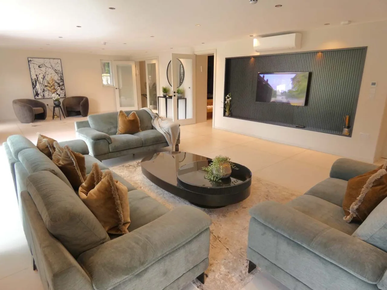 Stunning Nine Bedroom Coastal Mansion Retreat photo 3