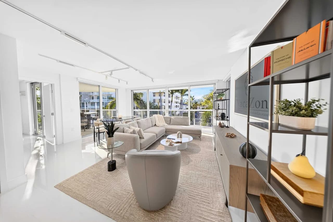 Chic Bay Harbor 3BR • Rooftop Pool • Free Parking photo 5