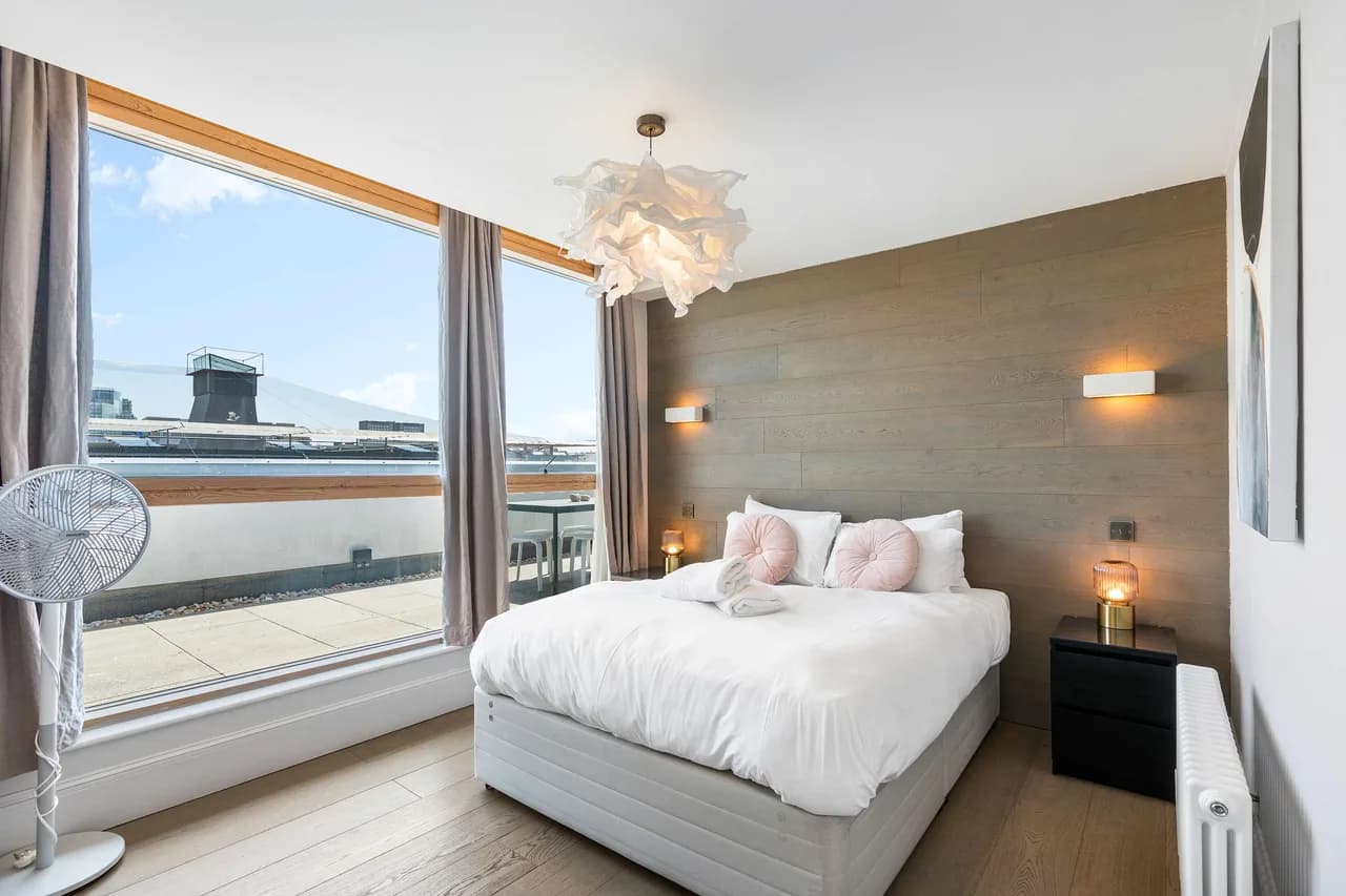 Luxury 3BR Penthouse | 2 Terraces | Free Parking photo 5