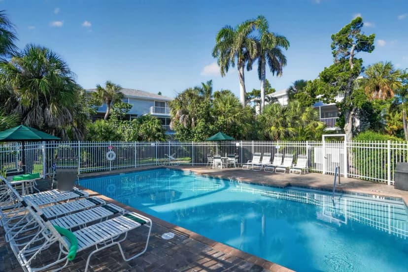 Steps to Beach, Shared Heated Pool, 4 Decks, Game Room